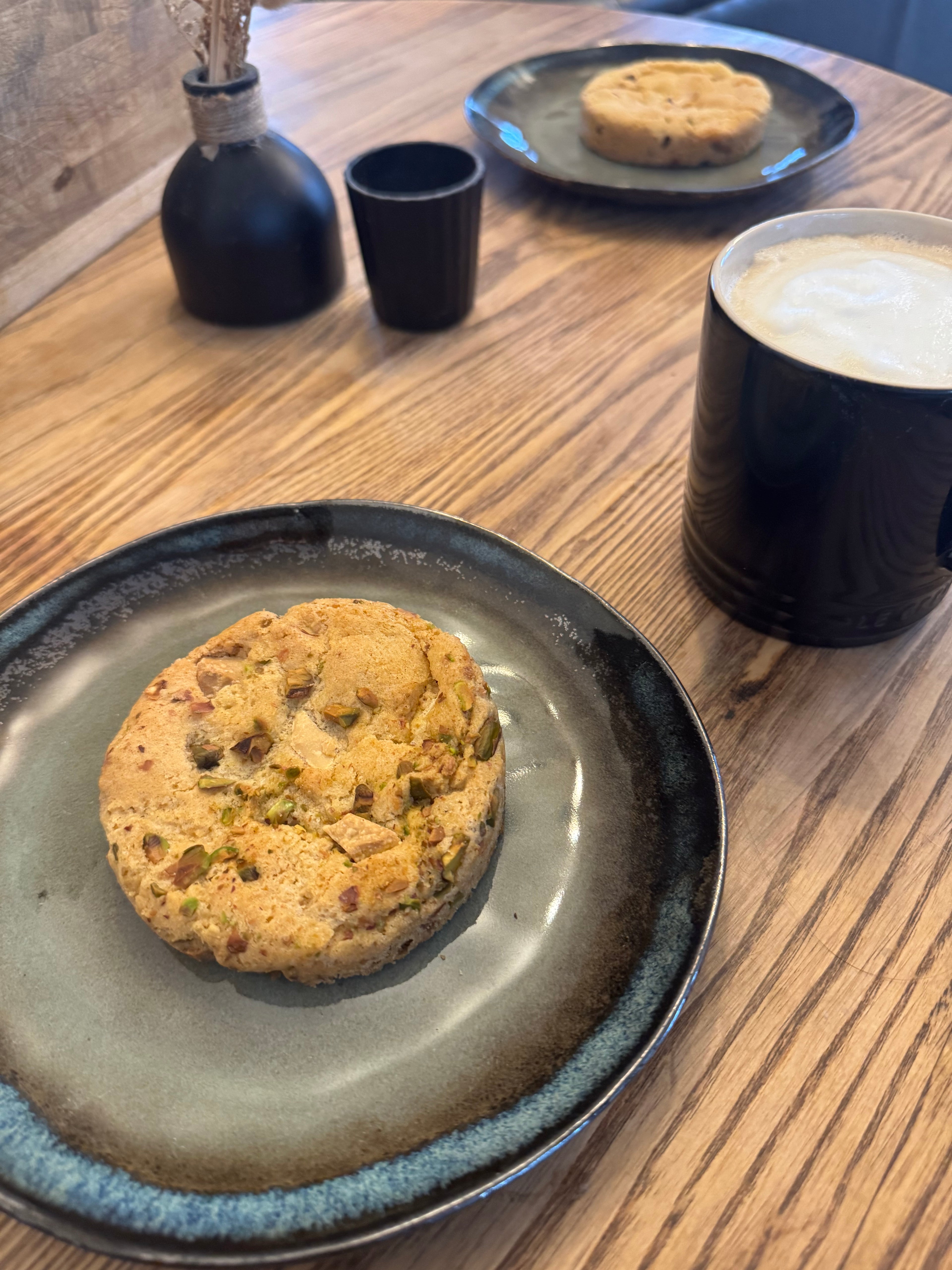 Pistachio and white chocolate cookies