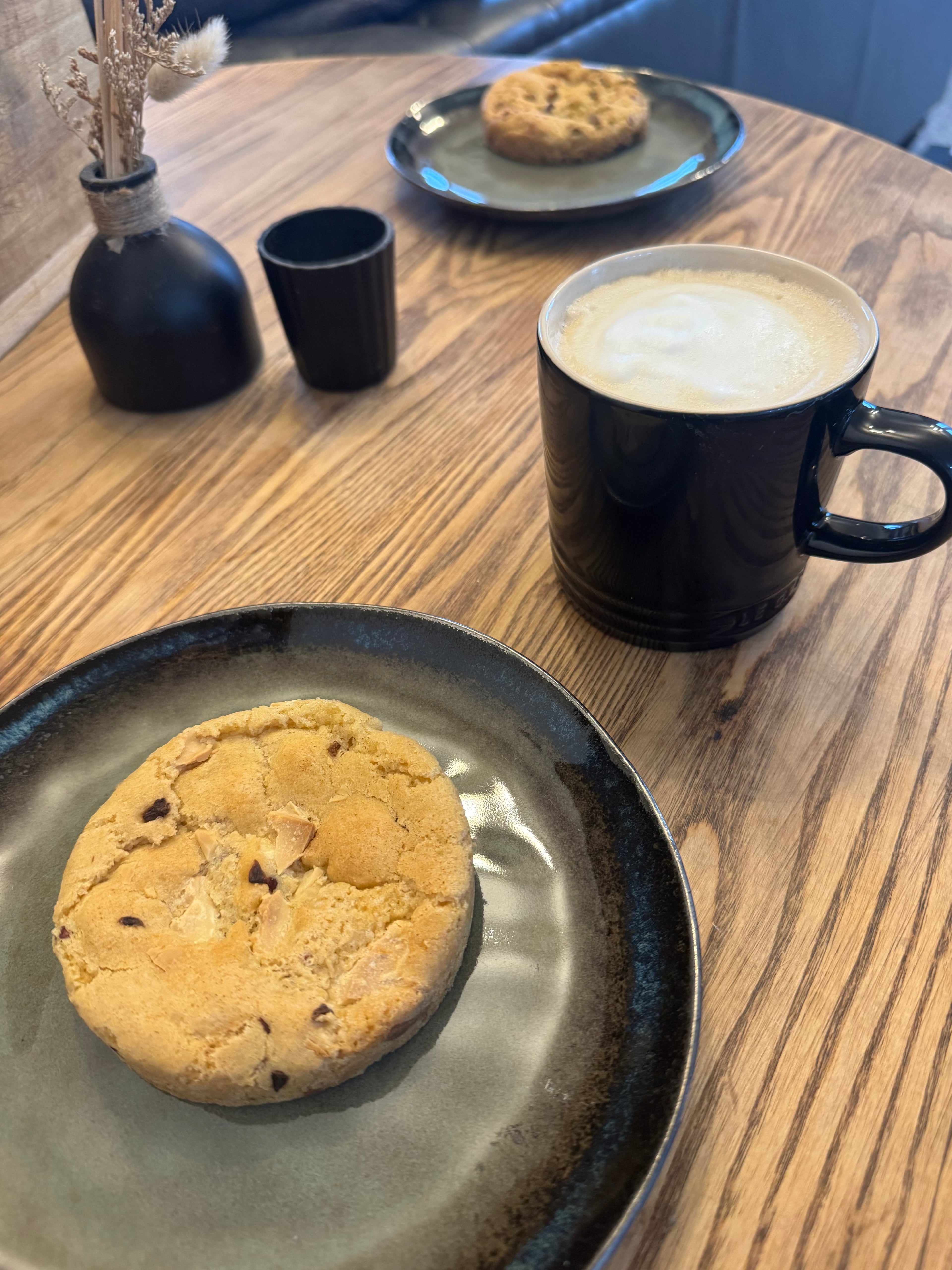 Raspberry and white chocolate cookies